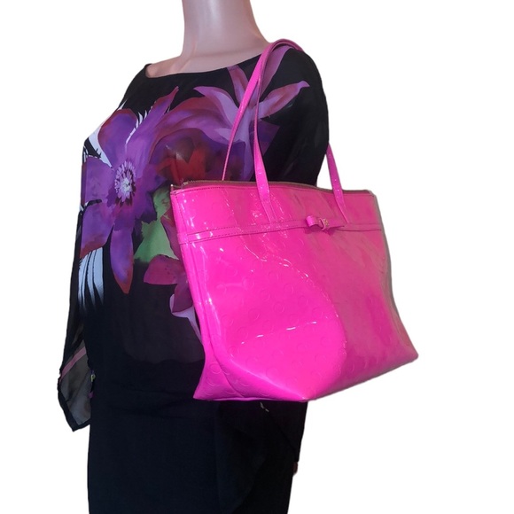 kate spade Handbags - Kate Spade pink handbag with zip top